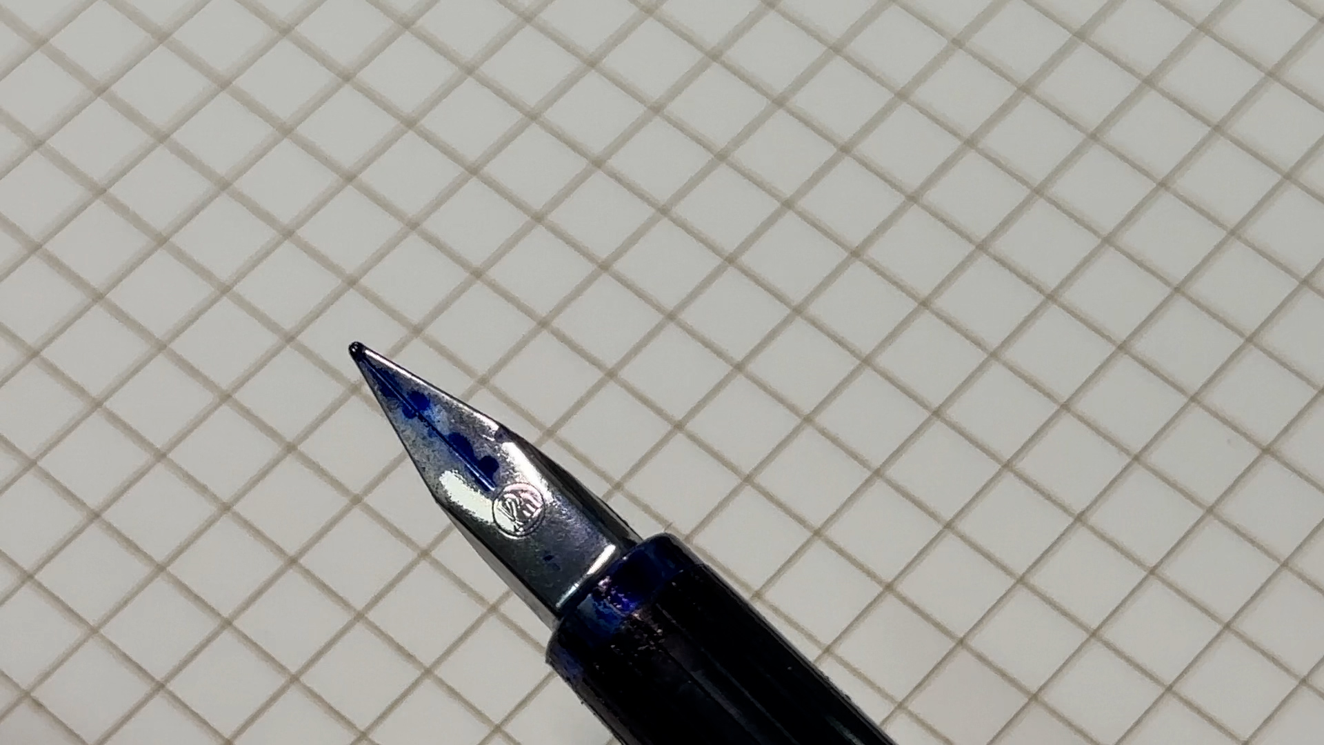 ペン先と首軸付近を写したアップ